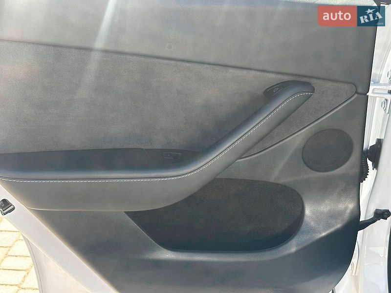 Позашляховик / Кросовер Tesla Model Y 2024 в Одесі