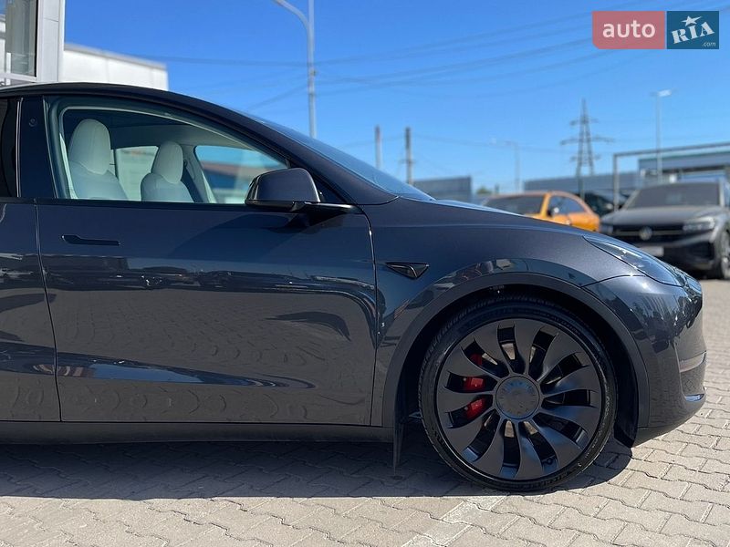 Позашляховик / Кросовер Tesla Model Y 2024 в Чернівцях фото 7 Позашляховик / Кросовер Tesla Model Y 2024 в Чернівцях