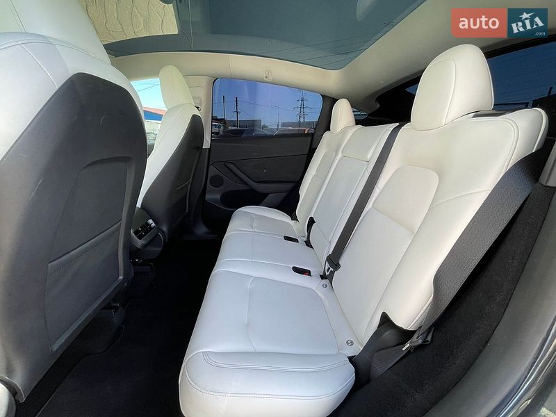 Позашляховик / Кросовер Tesla Model Y 2024 в Чернівцях фото 17 Позашляховик / Кросовер Tesla Model Y 2024 в Чернівцях