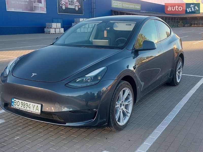Tesla Model Y 2023