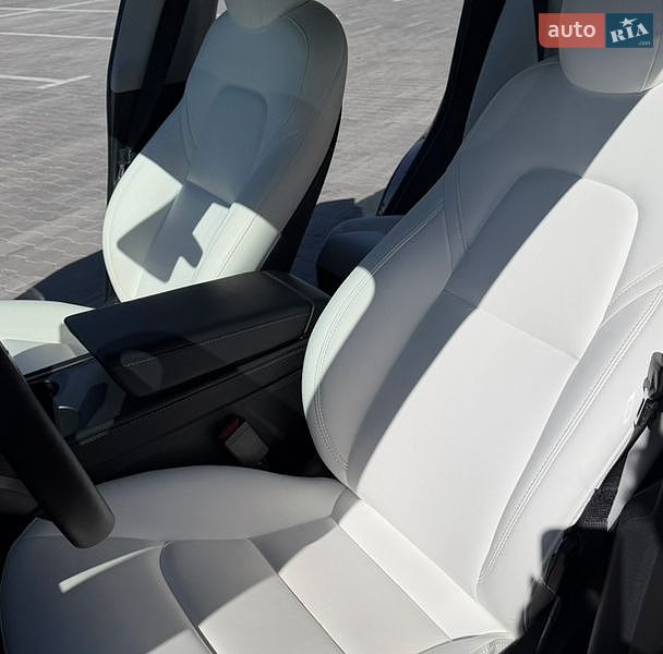 Позашляховик / Кросовер Tesla Model Y 2023 в Києві