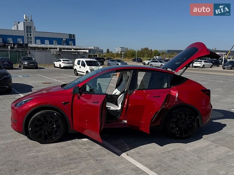 Позашляховик / Кросовер Tesla Model Y 2023 в Києві