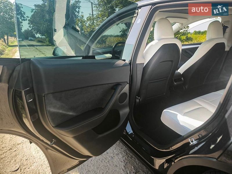 Внедорожник / Кроссовер Tesla Model Y 2024 в Днепре