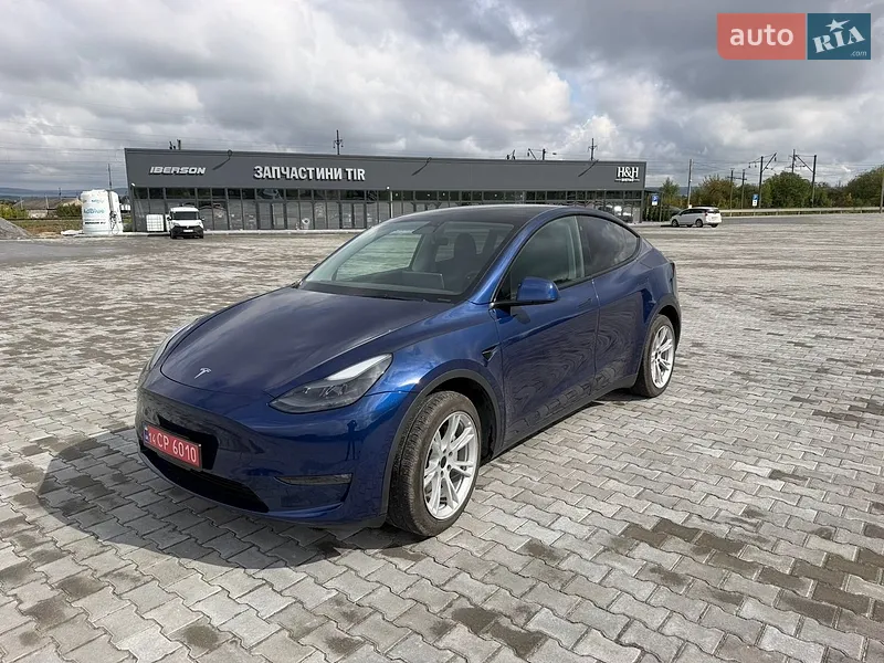 Tesla Model Y 2023