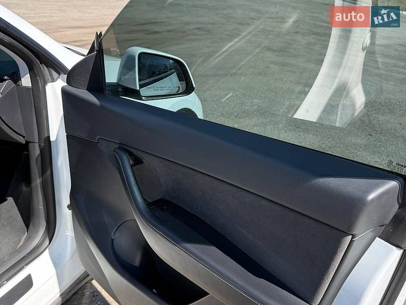 Позашляховик / Кросовер Tesla Model Y 2021 в Дніпрі