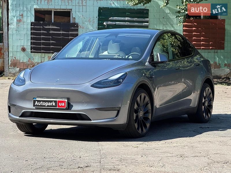 Tesla Model Y, фото з оголошення