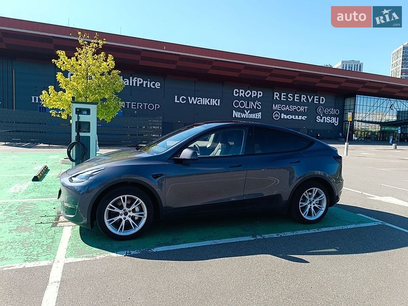 Внедорожник / Кроссовер Tesla Model Y 2023 в Киеве