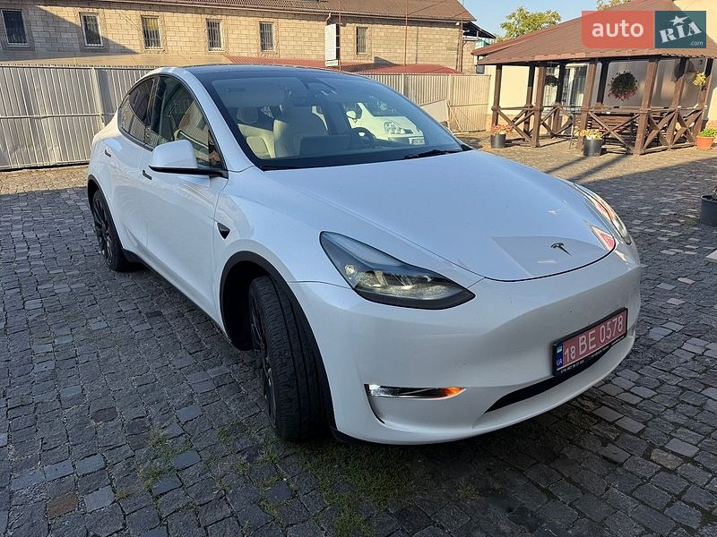 Tesla Model Y 2023