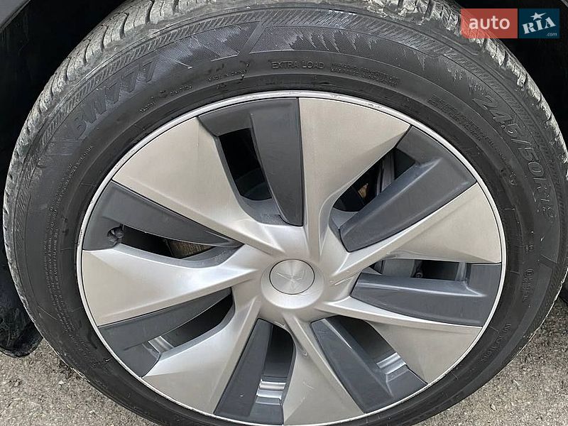 Внедорожник / Кроссовер Tesla Model Y 2022 в Ивано-Франковске