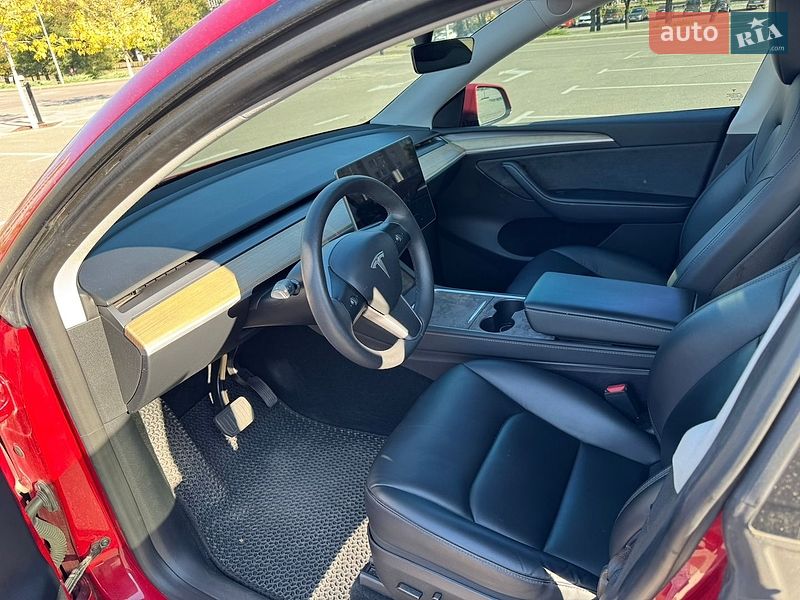 Внедорожник / Кроссовер Tesla Model Y 2023 в Киеве