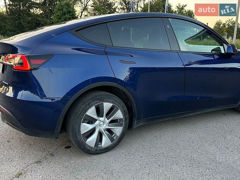 Внедорожник / Кроссовер Tesla Model Y 2023 в Львове