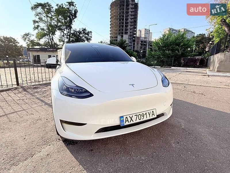 Tesla Model Y 2023
