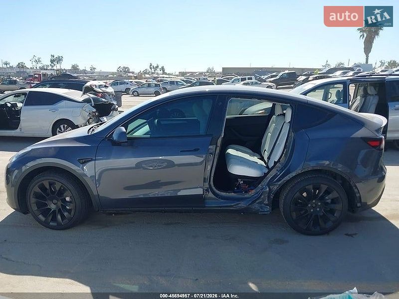 Внедорожник / Кроссовер Tesla Model Y 2023 в Черновцах