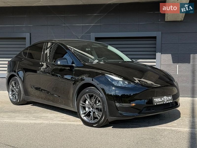 Tesla Model Y 2025