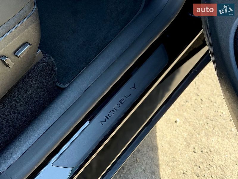 Внедорожник / Кроссовер Tesla Model Y 2023 в Тернополе