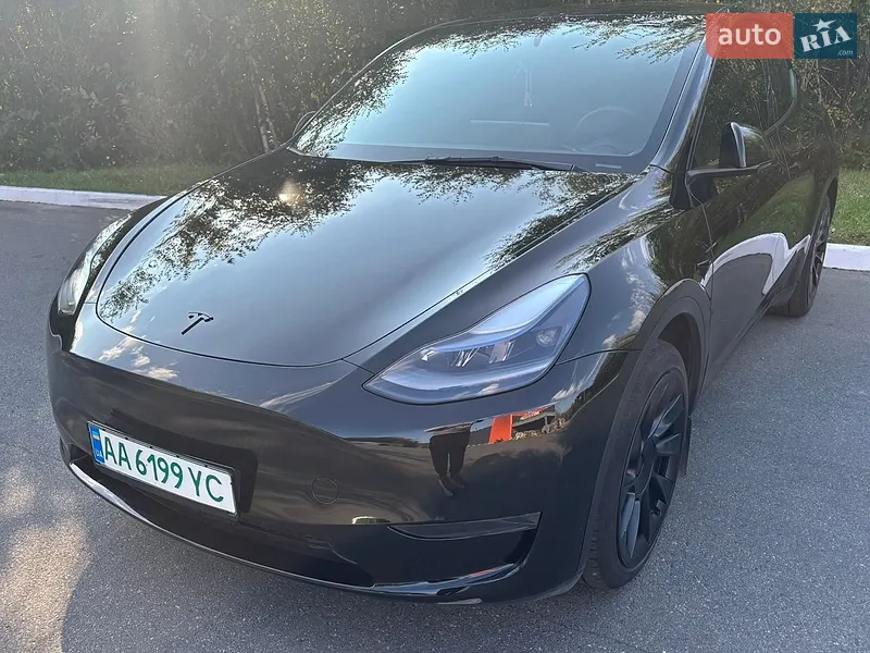 Tesla Model Y 2024