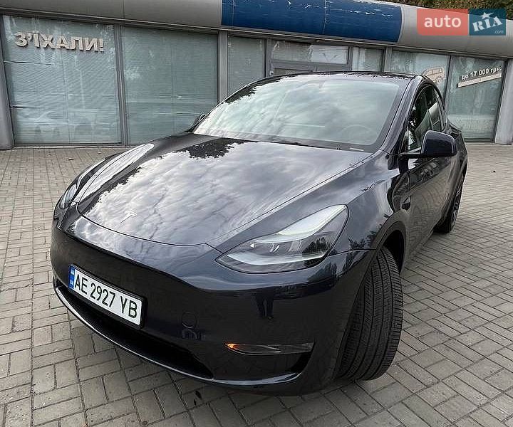 Tesla Model Y 2024