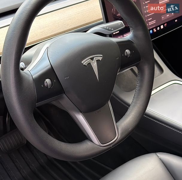 Внедорожник / Кроссовер Tesla Model Y 2023 в Киеве