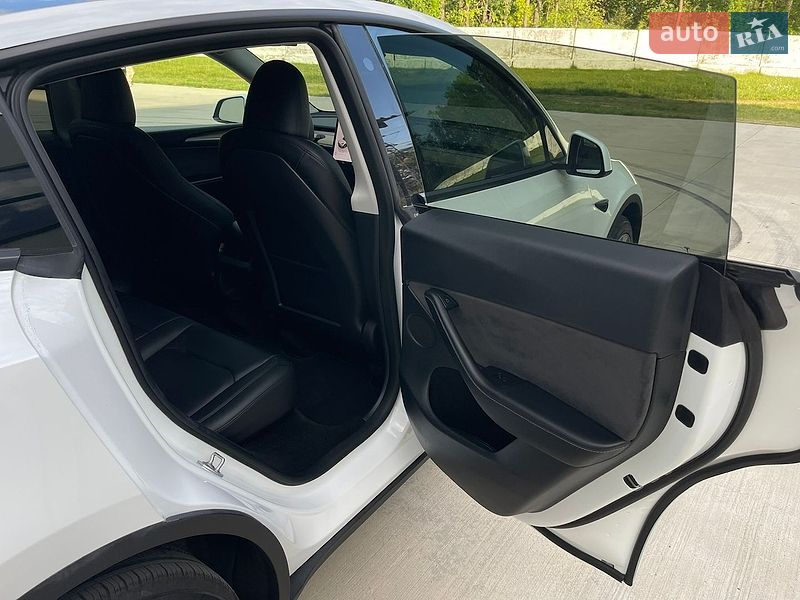 Внедорожник / Кроссовер Tesla Model Y 2023 в Луцке