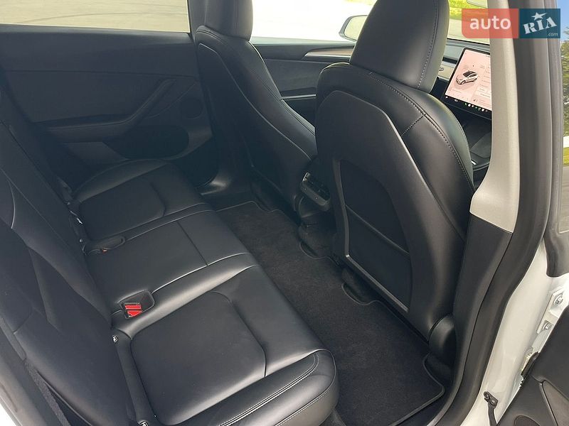 Внедорожник / Кроссовер Tesla Model Y 2023 в Луцке