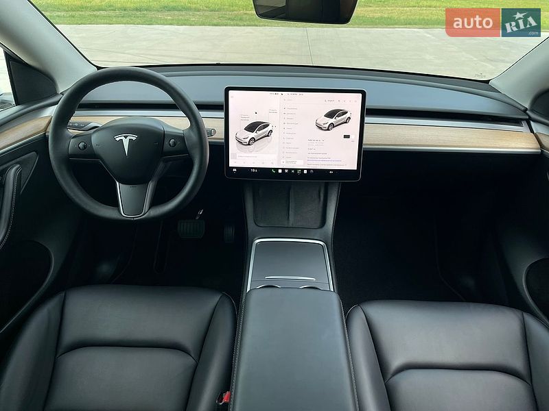 Внедорожник / Кроссовер Tesla Model Y 2023 в Луцке