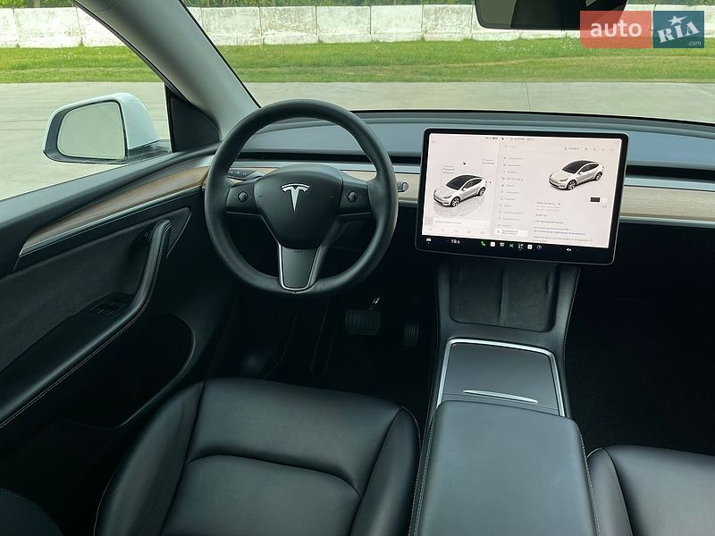 Внедорожник / Кроссовер Tesla Model Y 2023 в Луцке