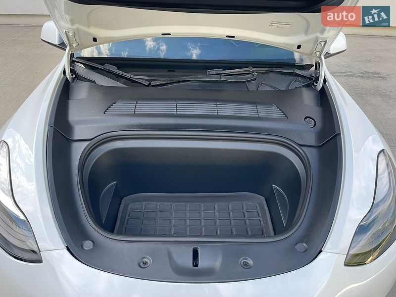 Внедорожник / Кроссовер Tesla Model Y 2023 в Луцке