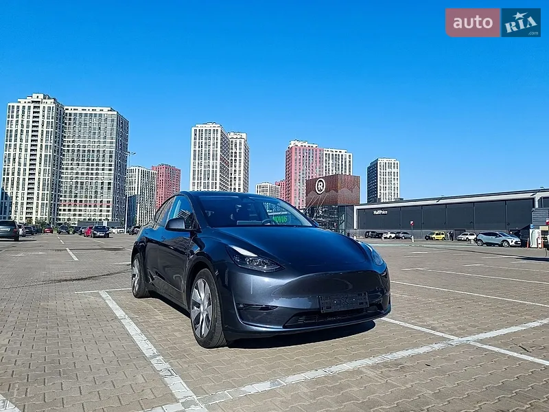 Tesla Model Y 2023
