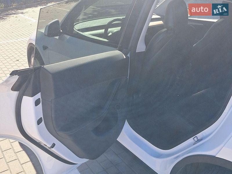 Внедорожник / Кроссовер Tesla Model Y 2023 в Тернополе