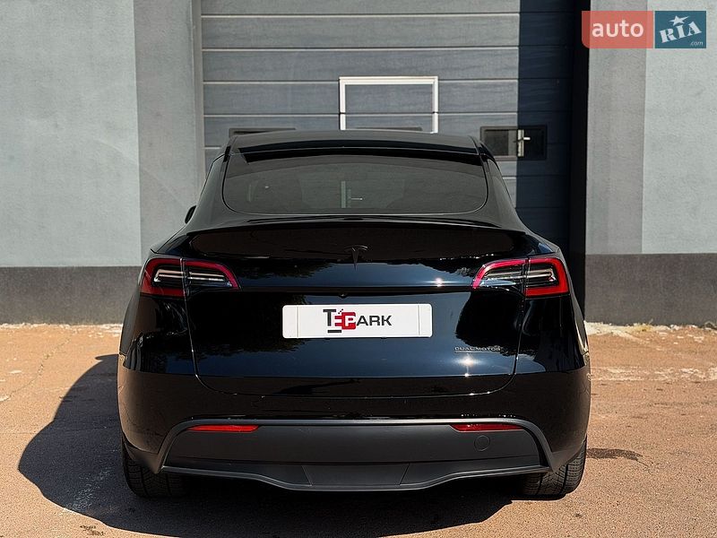 Позашляховик / Кросовер Tesla Model Y 2024 в Києві