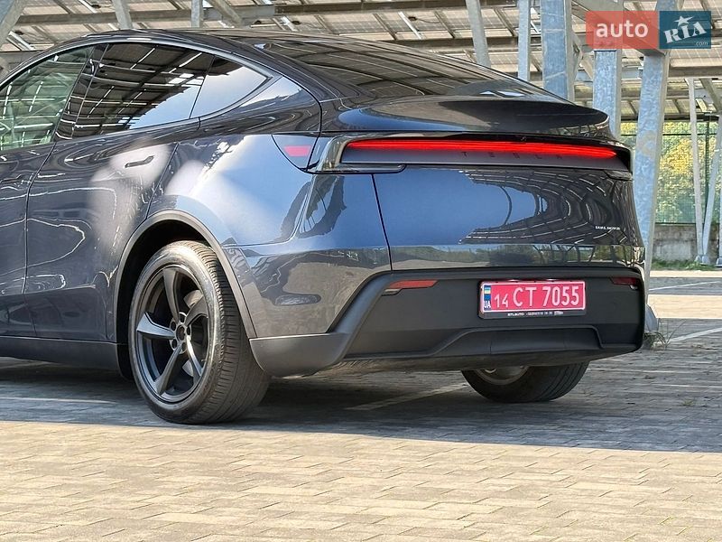 Внедорожник / Кроссовер Tesla Model Y 2025 в Львове