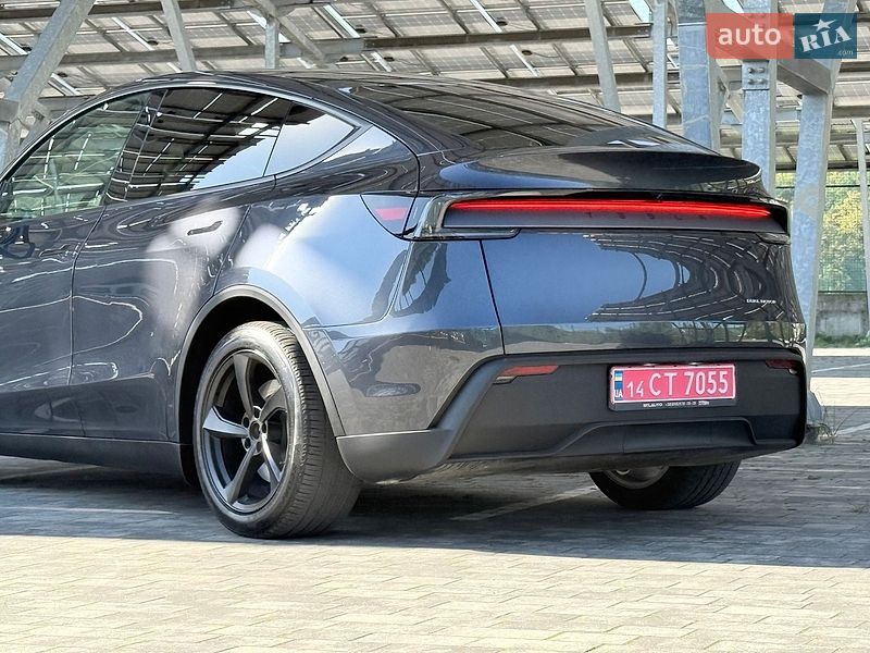 Внедорожник / Кроссовер Tesla Model Y 2025 в Львове