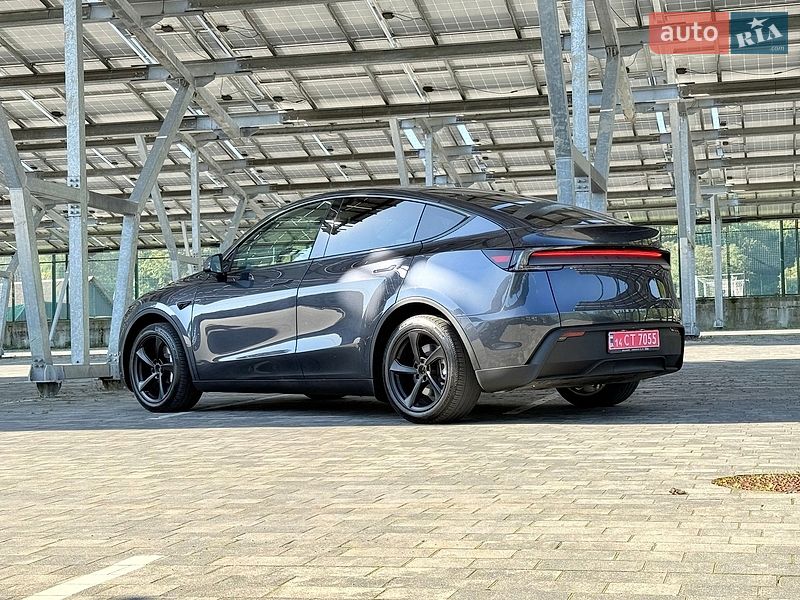 Внедорожник / Кроссовер Tesla Model Y 2025 в Львове