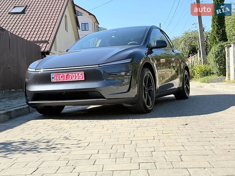 Внедорожник / Кроссовер Tesla Model Y 2025 в Львове