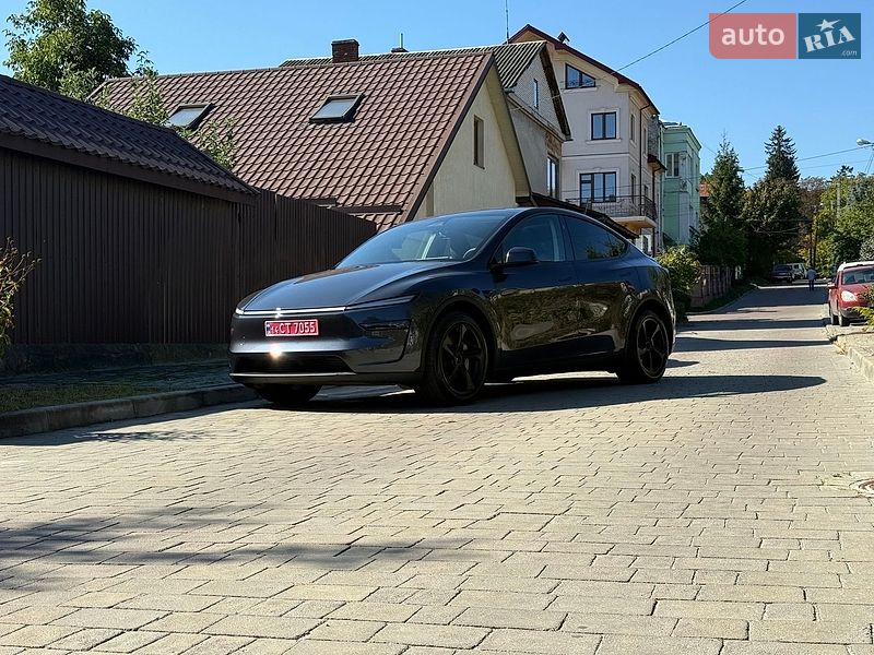 Внедорожник / Кроссовер Tesla Model Y 2025 в Львове