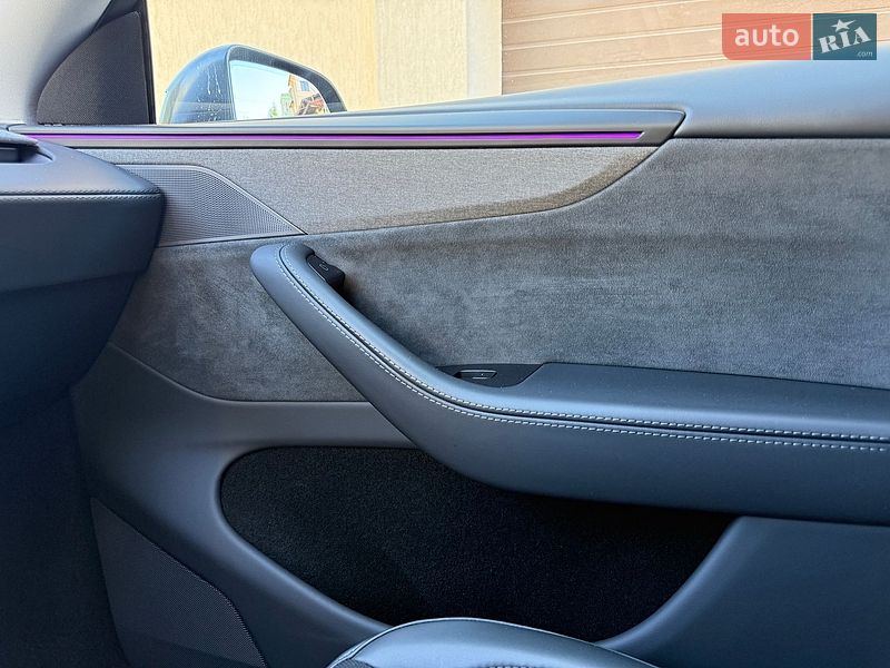 Внедорожник / Кроссовер Tesla Model Y 2025 в Львове