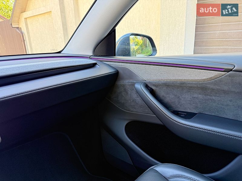 Внедорожник / Кроссовер Tesla Model Y 2025 в Львове