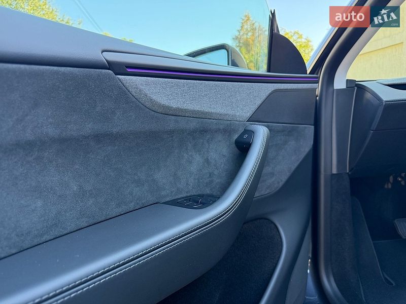 Внедорожник / Кроссовер Tesla Model Y 2025 в Львове