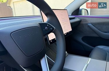 Внедорожник / Кроссовер Tesla Model Y 2025 в Львове