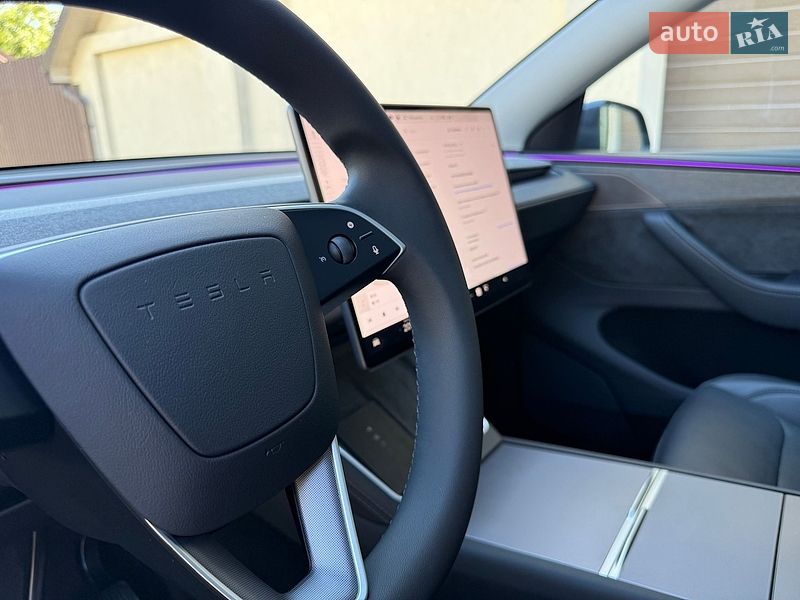Внедорожник / Кроссовер Tesla Model Y 2025 в Львове