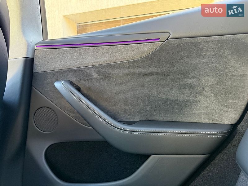 Позашляховик / Кросовер Tesla Model Y 2025 в Львові