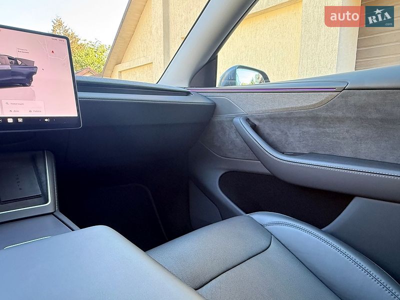 Внедорожник / Кроссовер Tesla Model Y 2025 в Львове