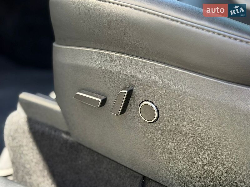 Позашляховик / Кросовер Tesla Model Y 2023 в Києві фото 22 Позашляховик / Кросовер Tesla Model Y 2023 в Києві