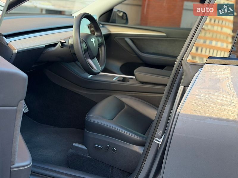 Позашляховик / Кросовер Tesla Model Y 2023 в Києві фото 26 Позашляховик / Кросовер Tesla Model Y 2023 в Києві