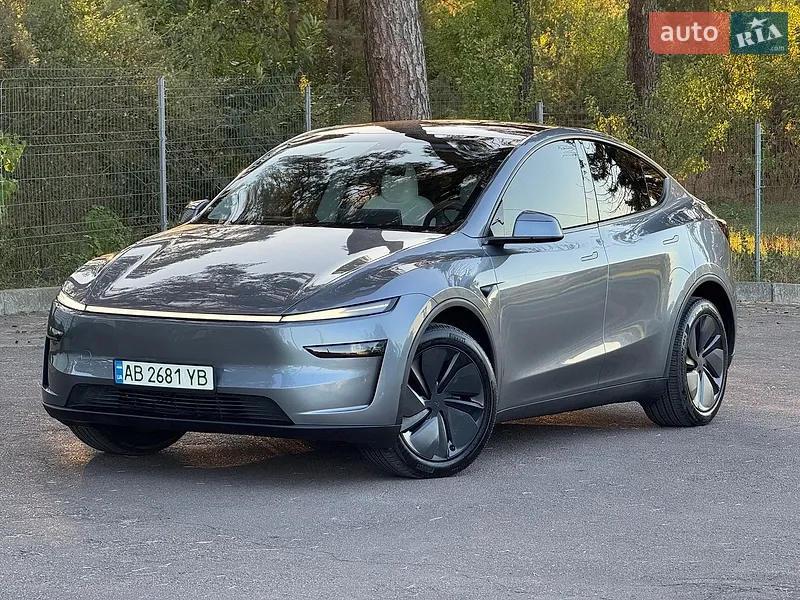 Tesla Model Y 2025