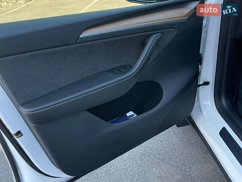 Внедорожник / Кроссовер Tesla Model Y 2024 в Виннице