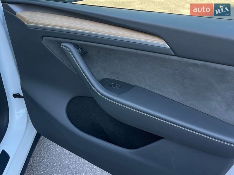 Внедорожник / Кроссовер Tesla Model Y 2024 в Виннице
