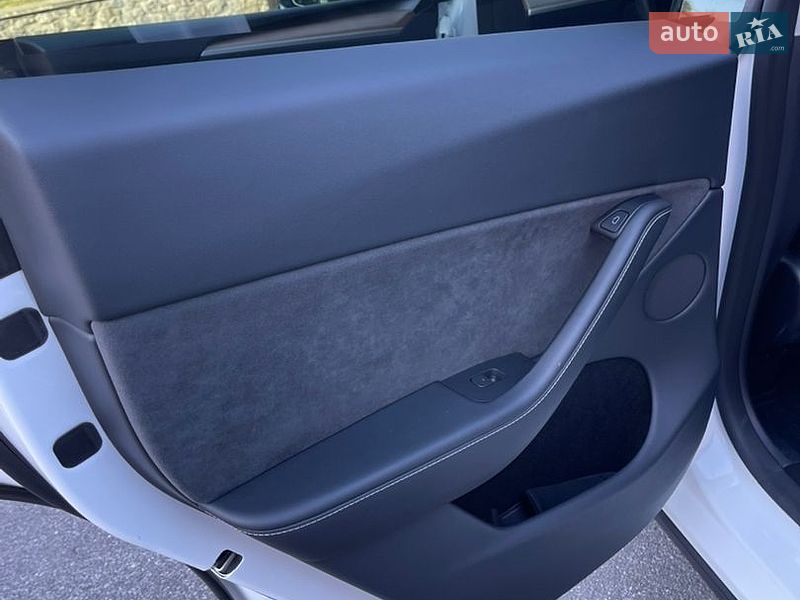 Внедорожник / Кроссовер Tesla Model Y 2024 в Виннице