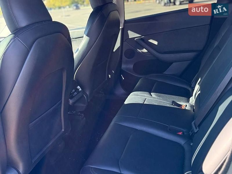 Позашляховик / Кросовер Tesla Model Y 2024 в Києві