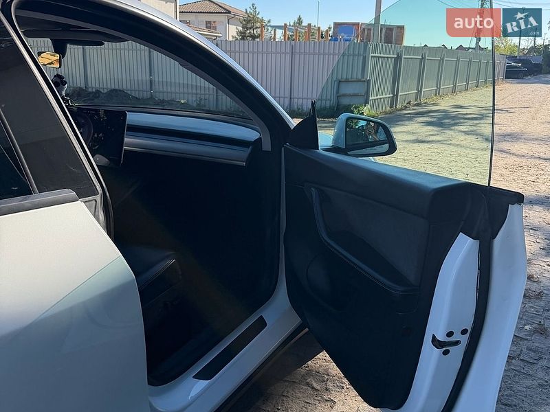 Позашляховик / Кросовер Tesla Model Y 2021 в Києві